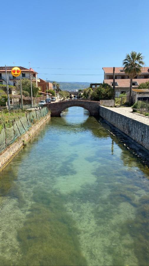 Tra Mare E Lago Torre Faro Bagian luar foto